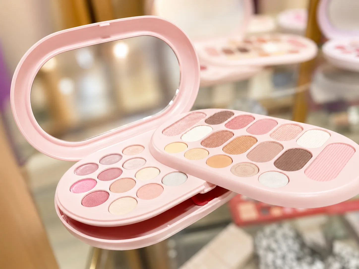 Palette make-up dai toni rosa e naturali